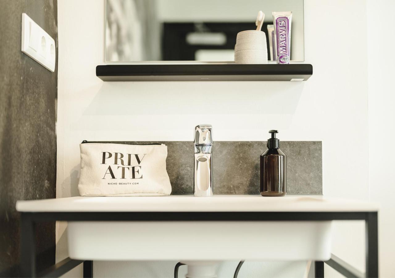 Single Room with Shared Bathroom
