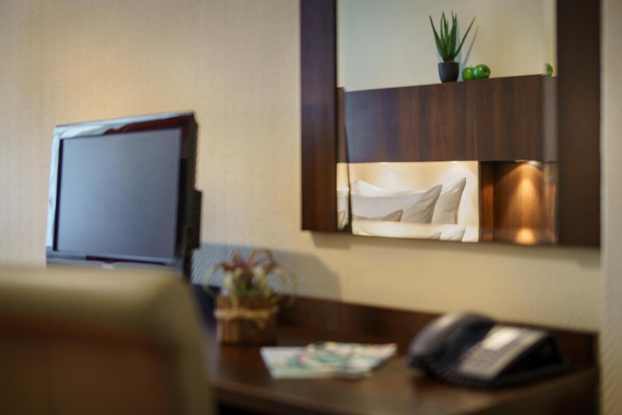 Standard Double or Twin Room,1214032159:JPEG