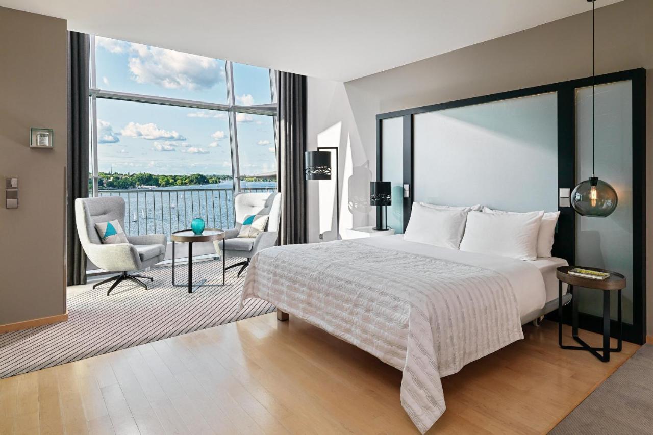 Panorama Suite Bi-level Suite Alster view