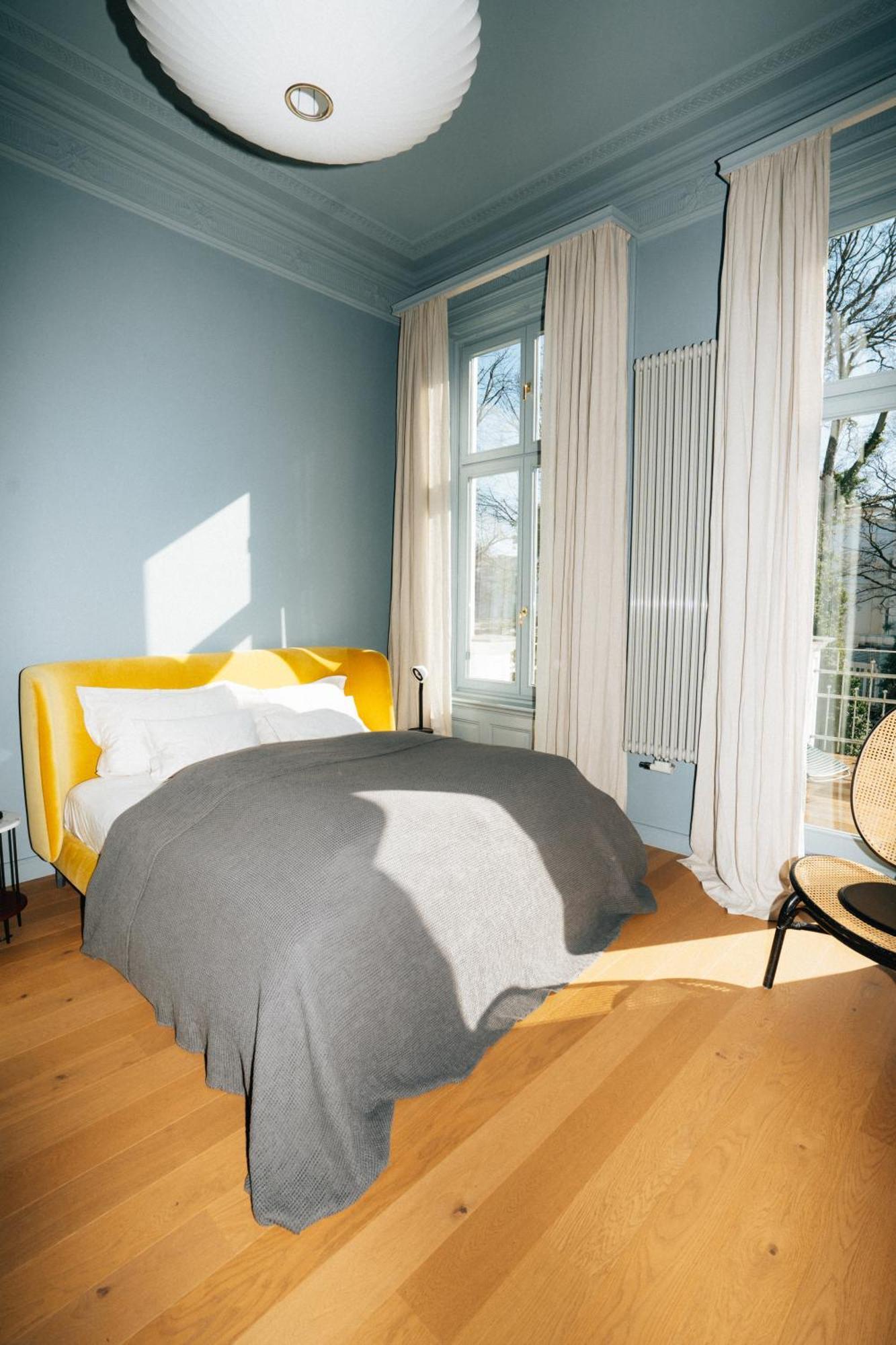 'medium' studio