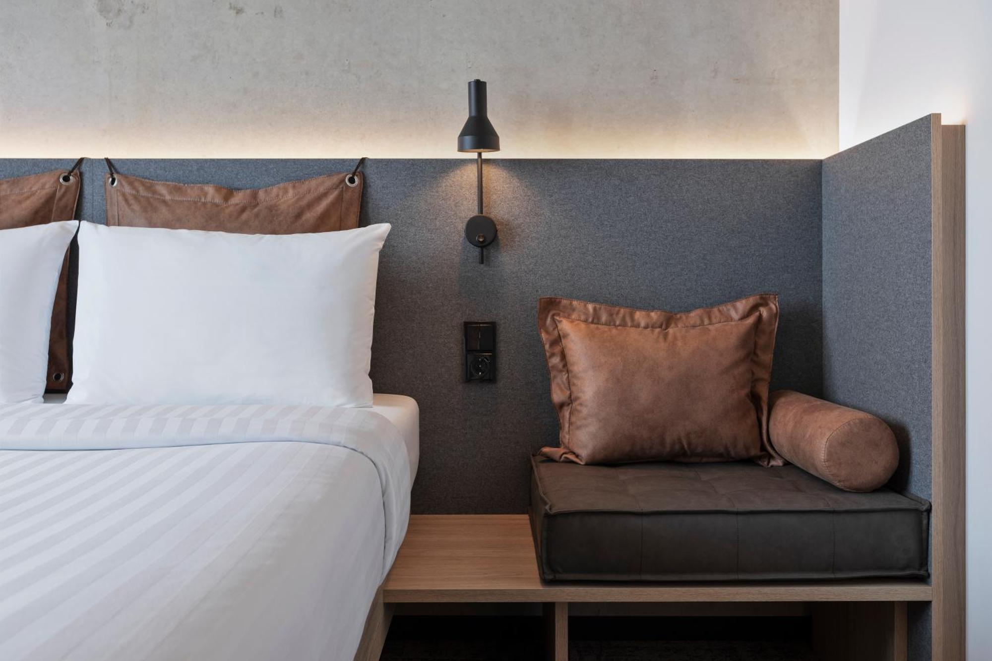 Moxy Triple Sleeper