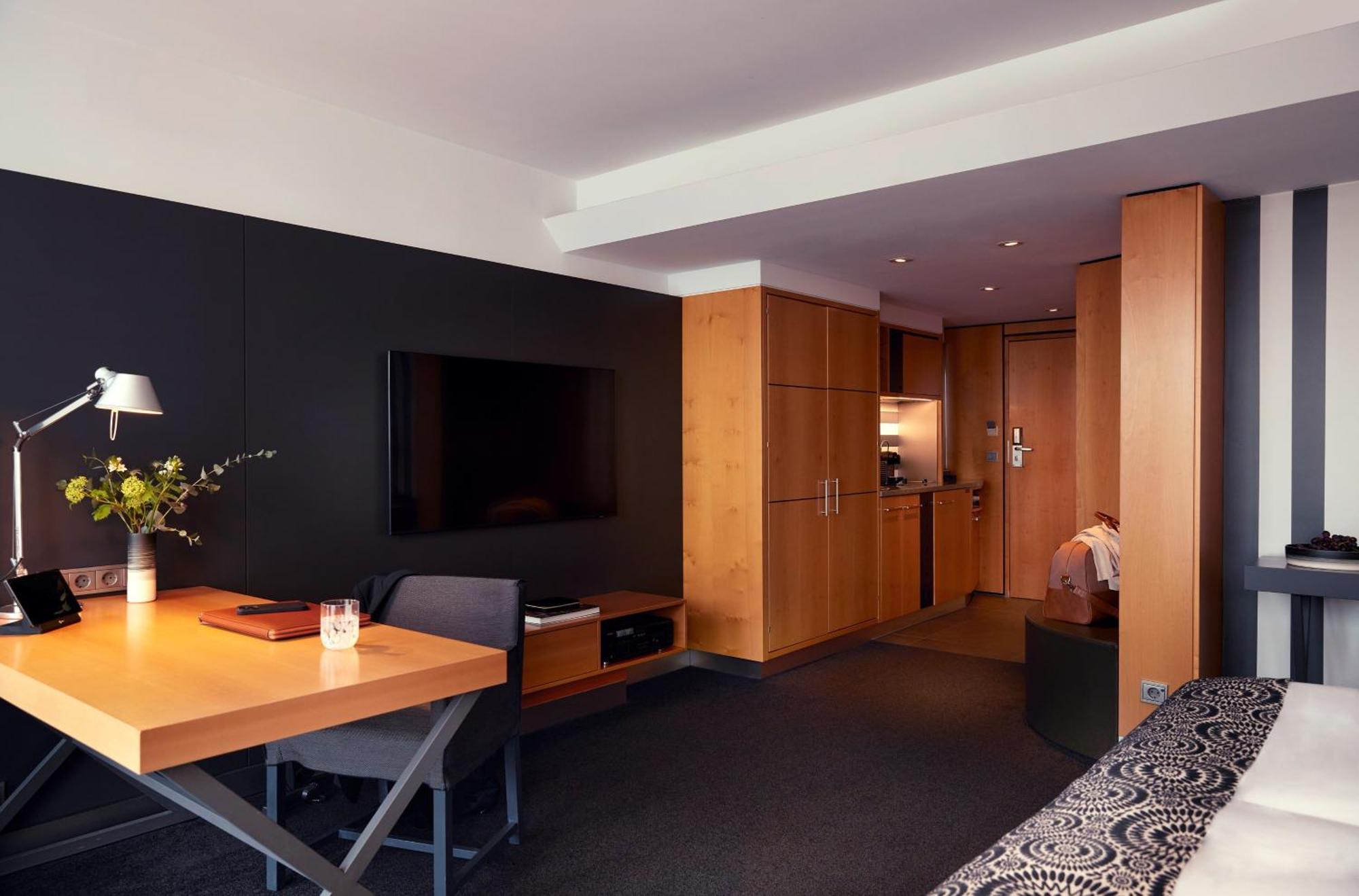 Executive King Studio Kitchenette