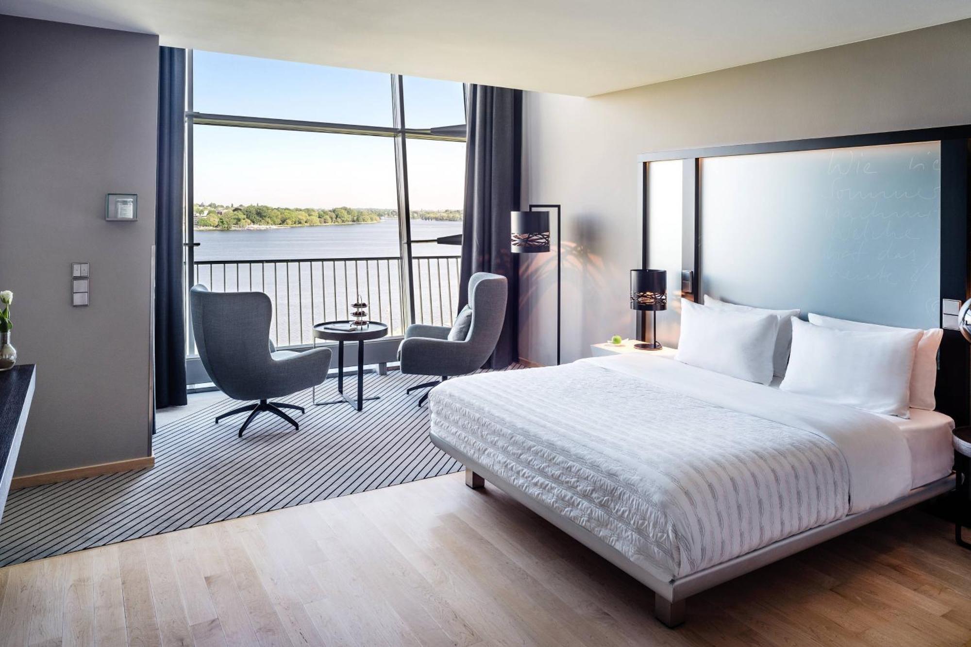 Panorama Suite Bi-level Suite Alster view
