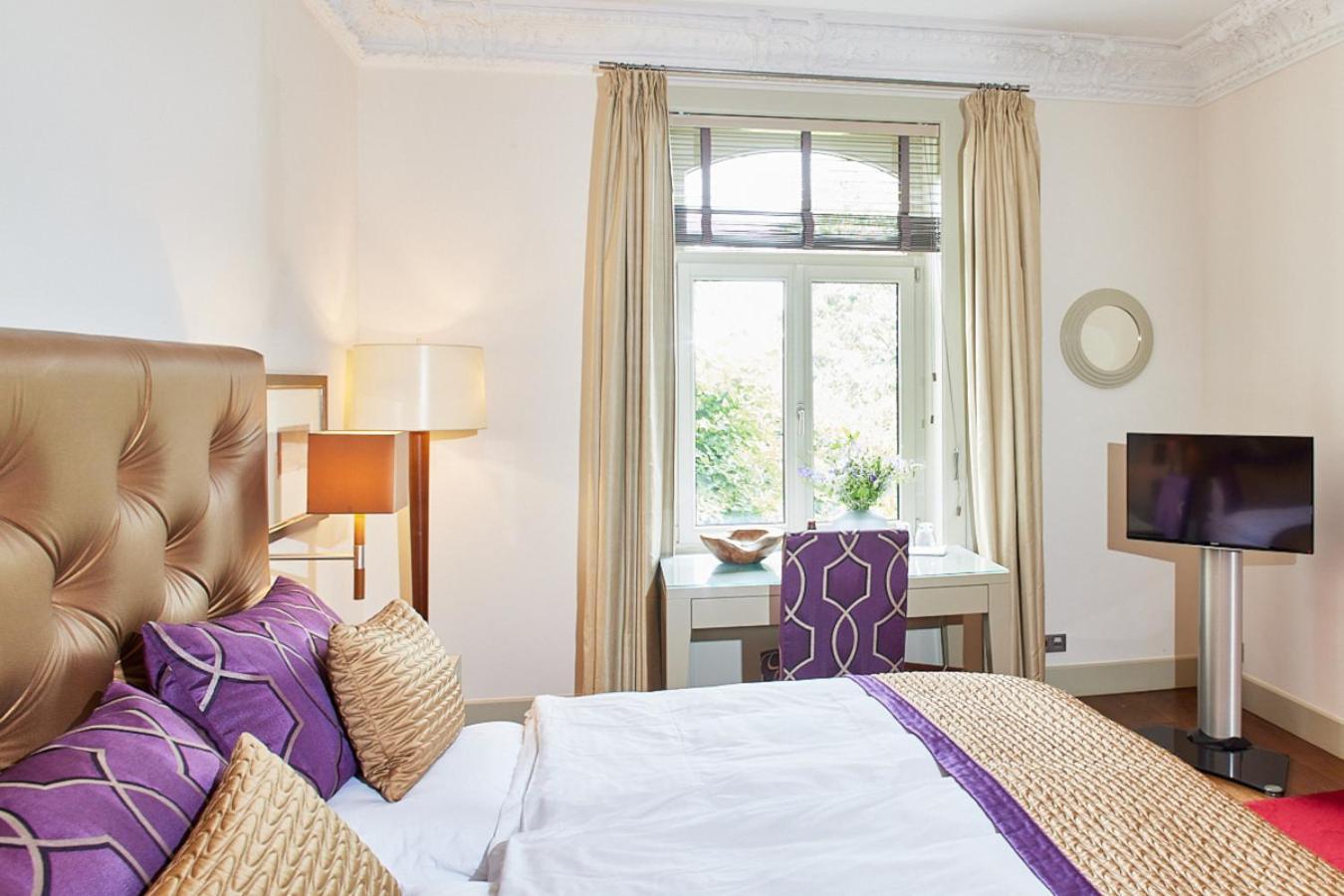 Deluxe Doppelzimmer mit seitlichem eingeschränktem Elbblick