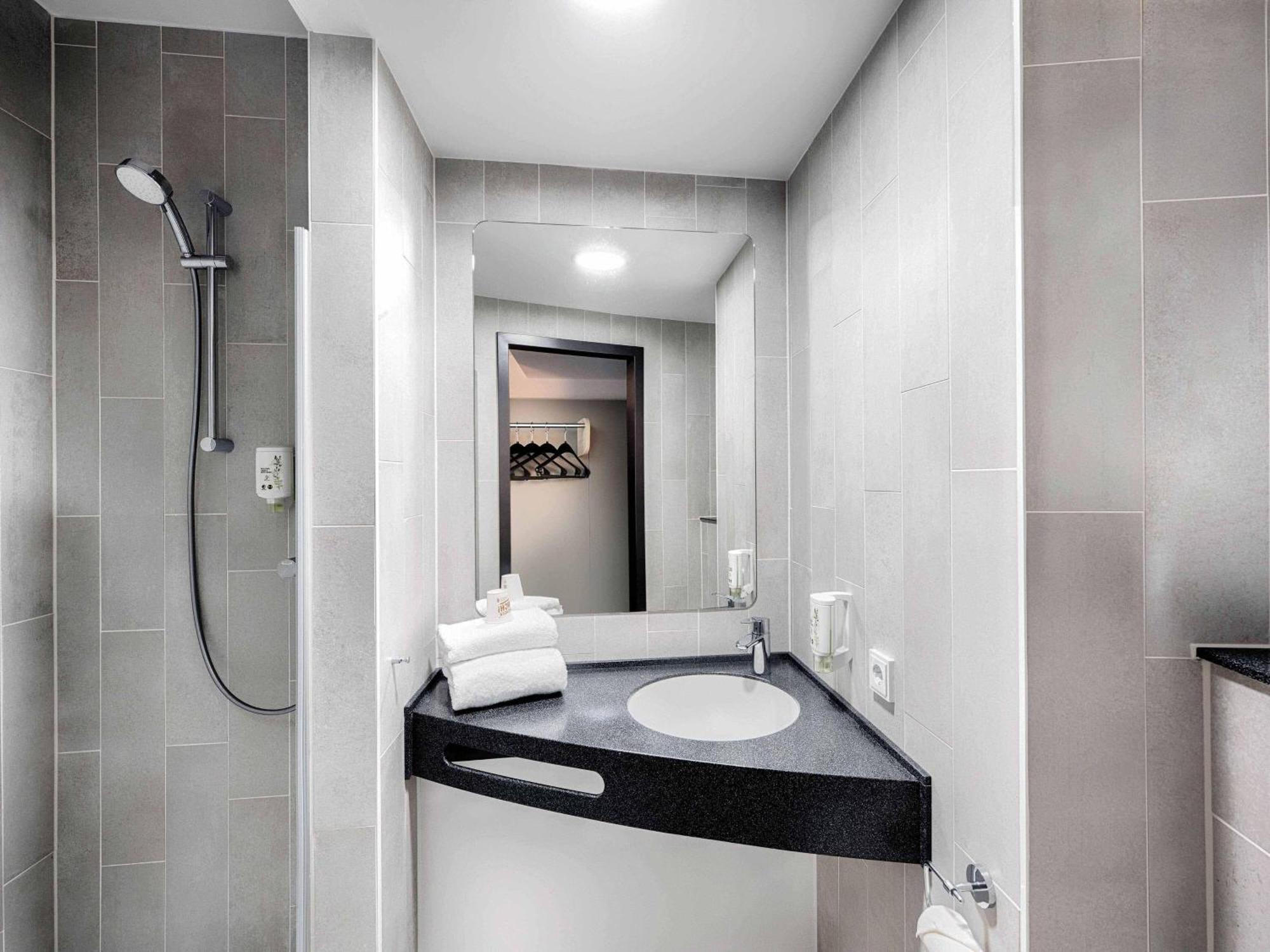 Twin Room,1698869124:JPEG