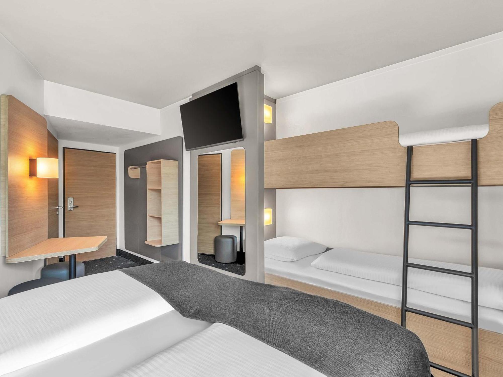 Family Room,1699012066:JPEG