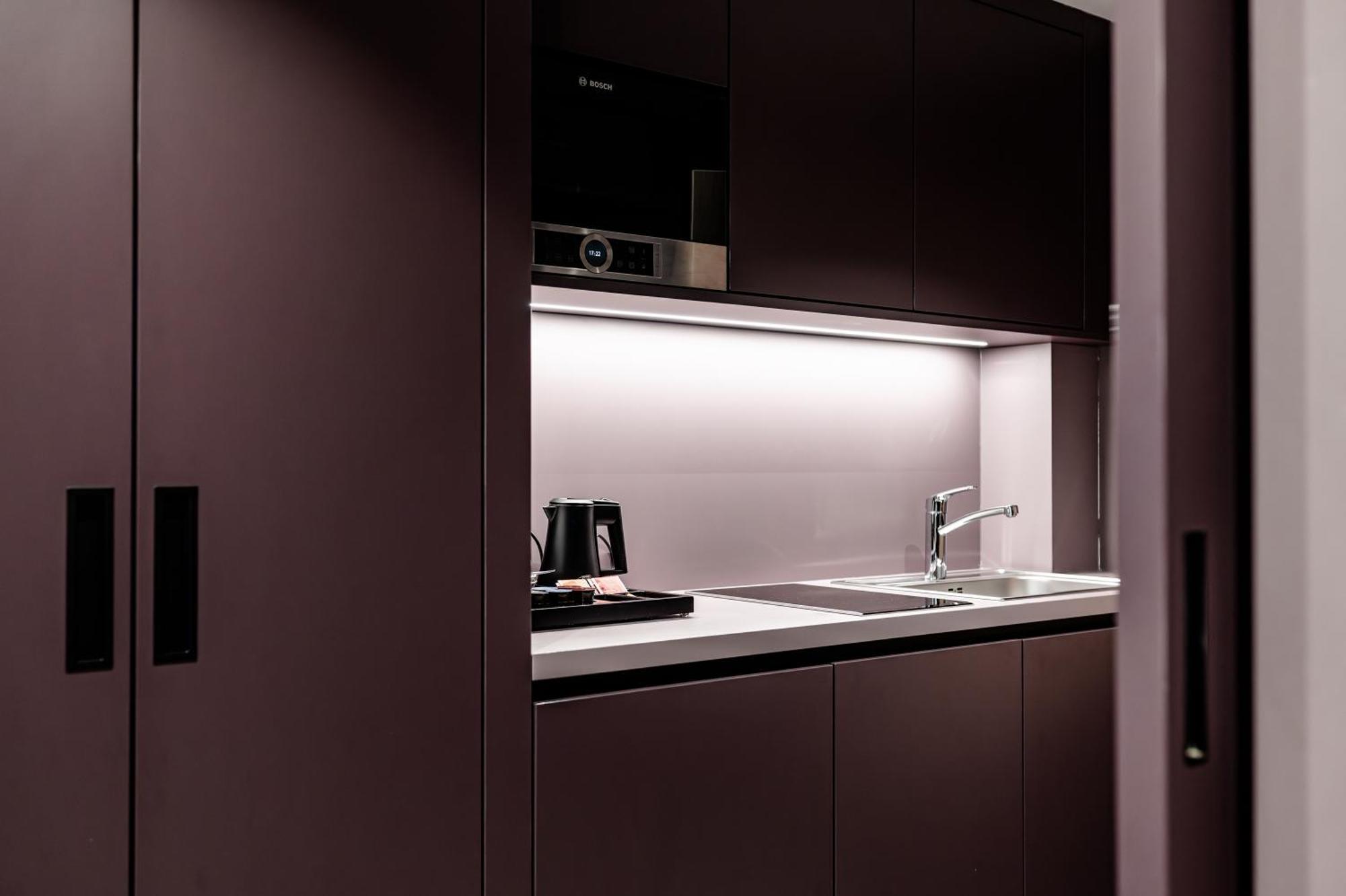 Deluxe Family Room Kitchen & Balcony
