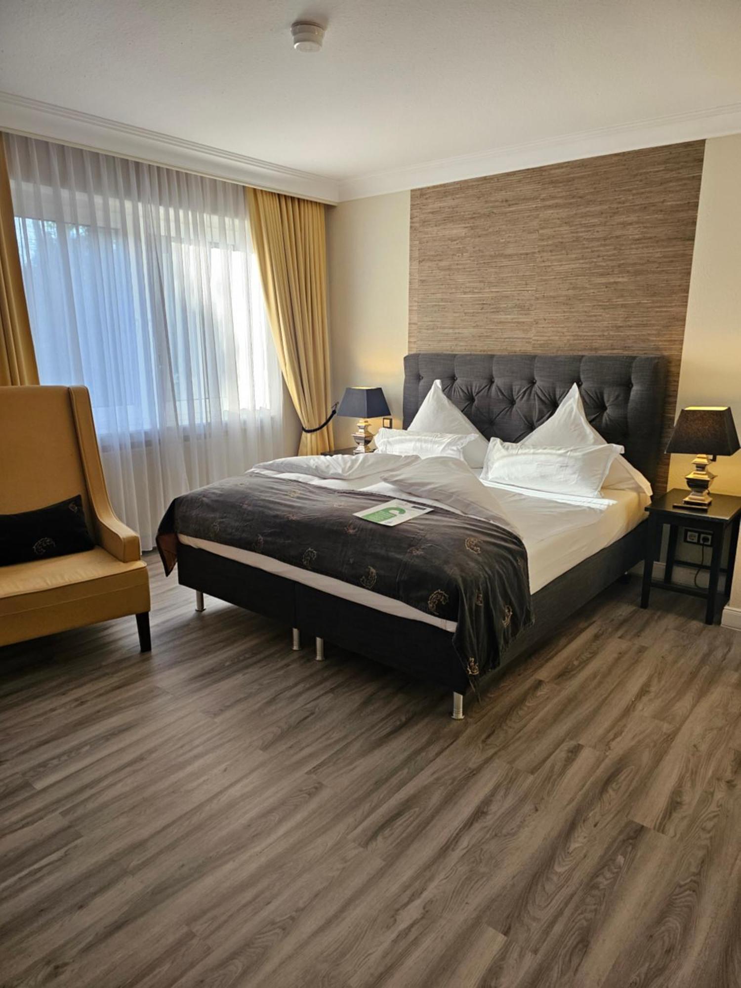 Deluxe King Size Double Room