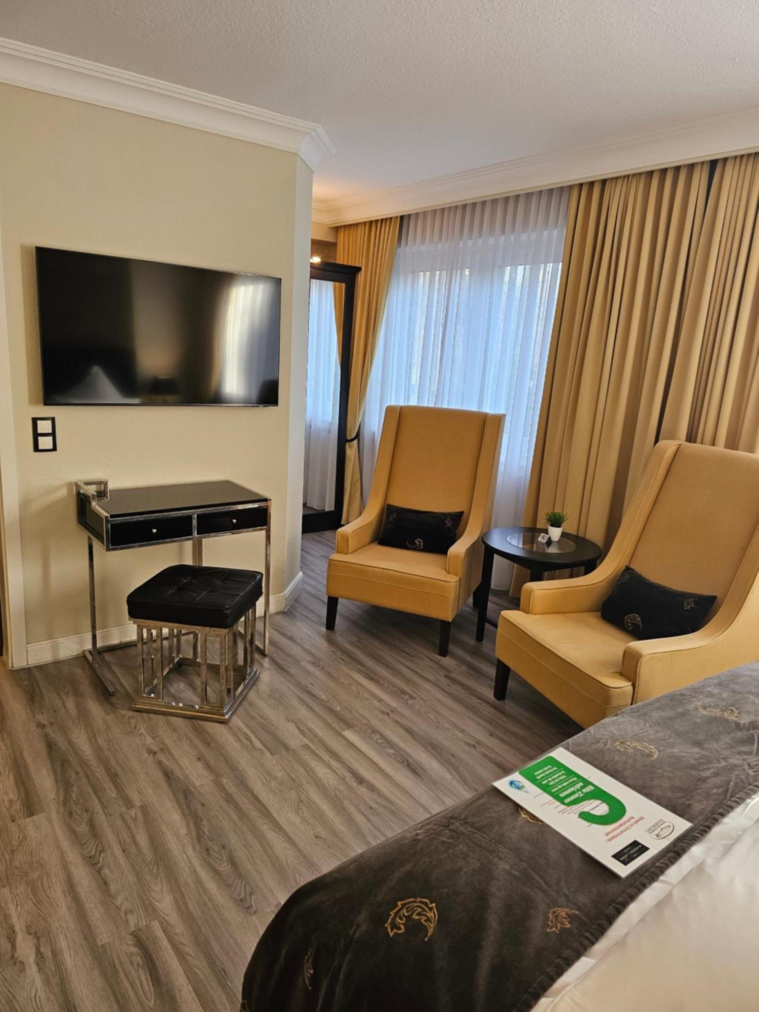 Deluxe King Size Double Room