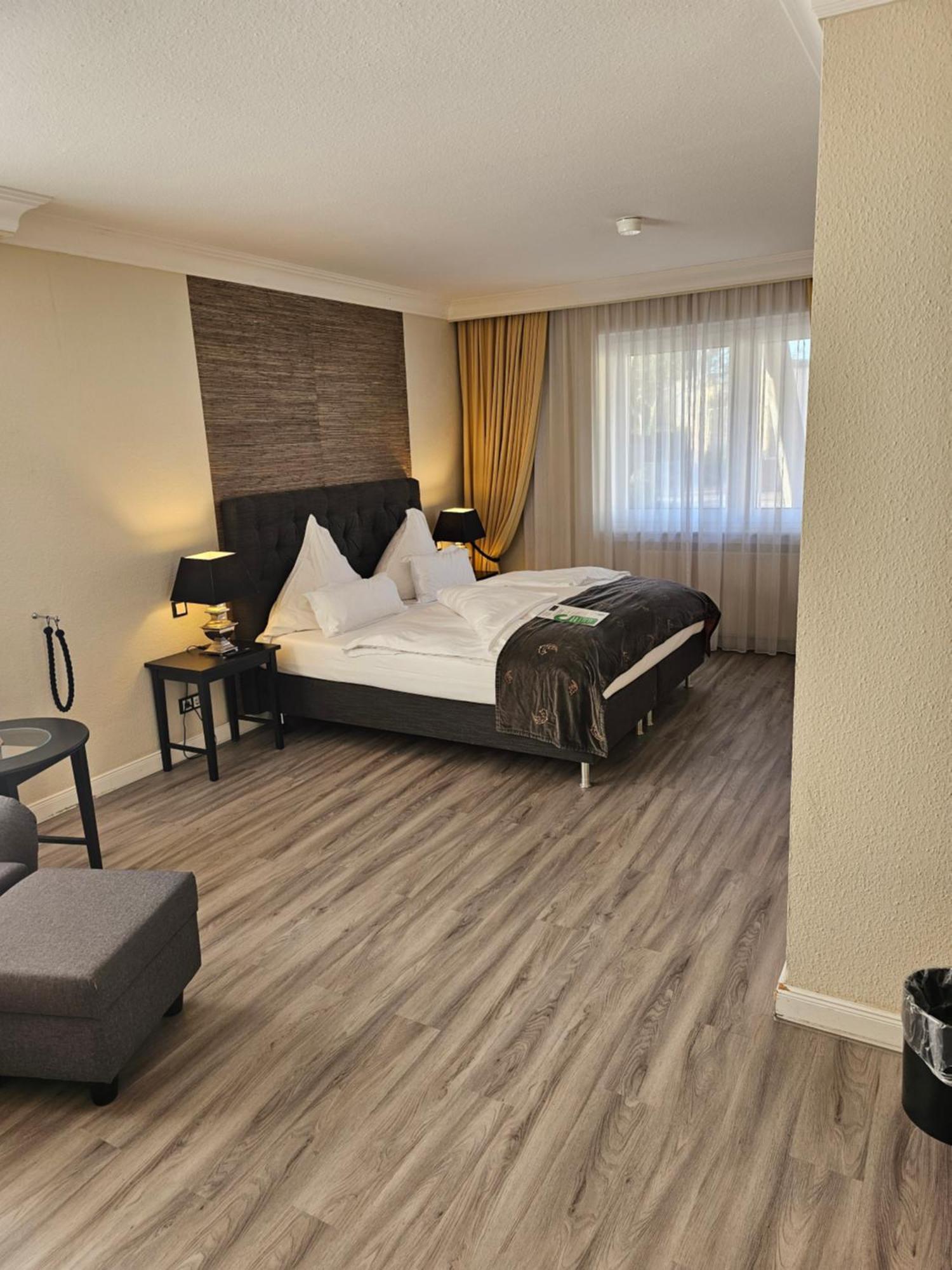 Deluxe King Size Double Room