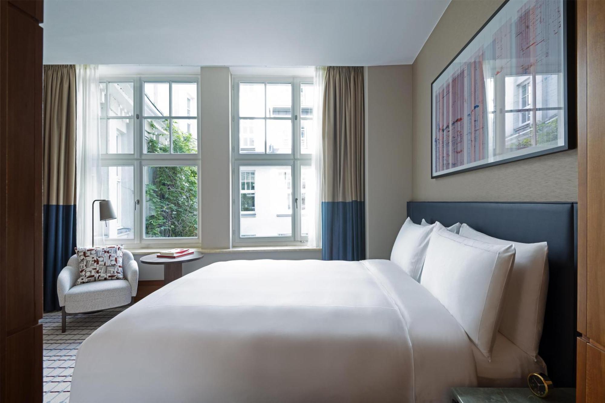 Deluxe King Room Mobility Accessible
