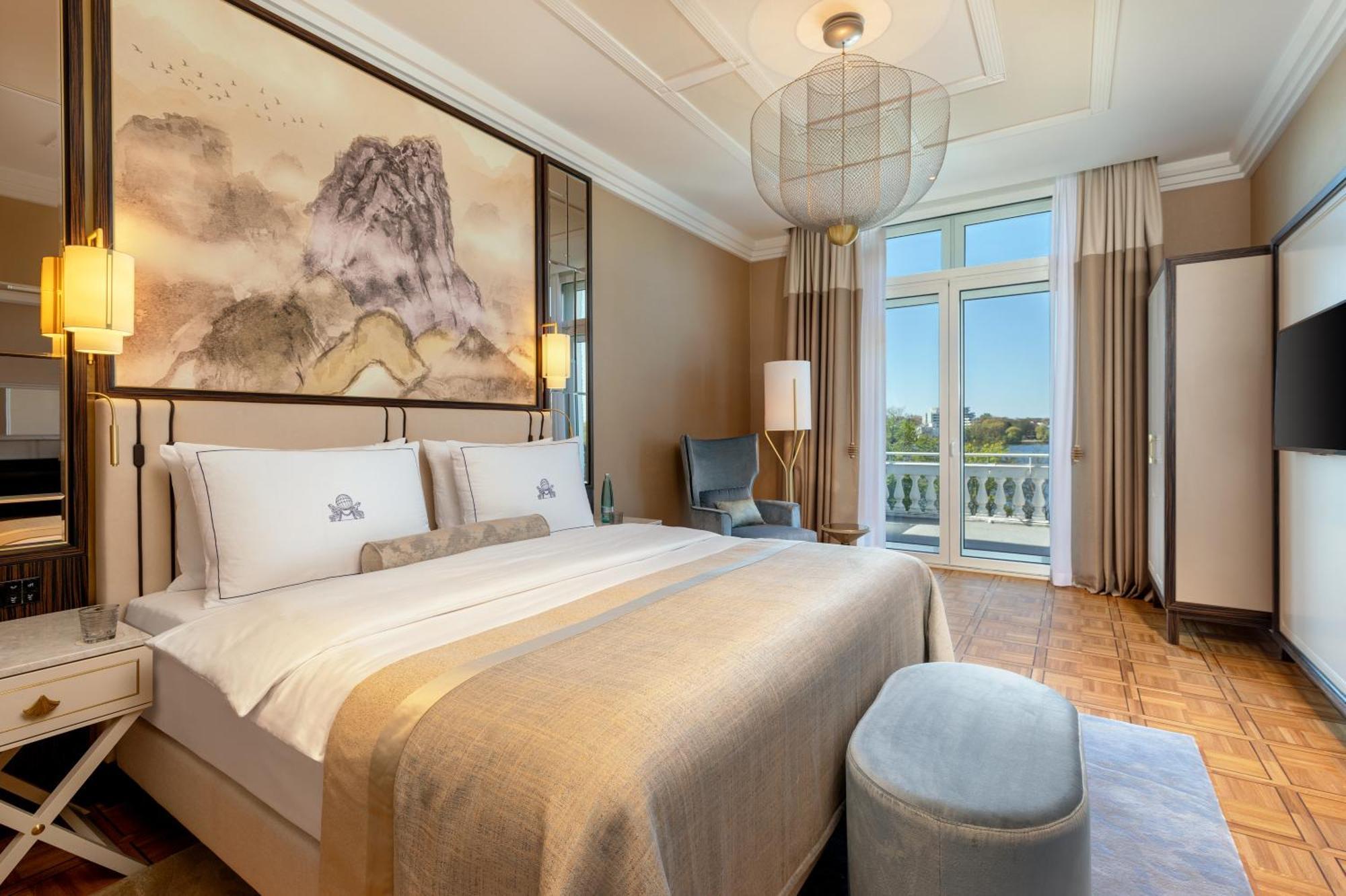 One-Bedroom King Suite Balcony Lake View