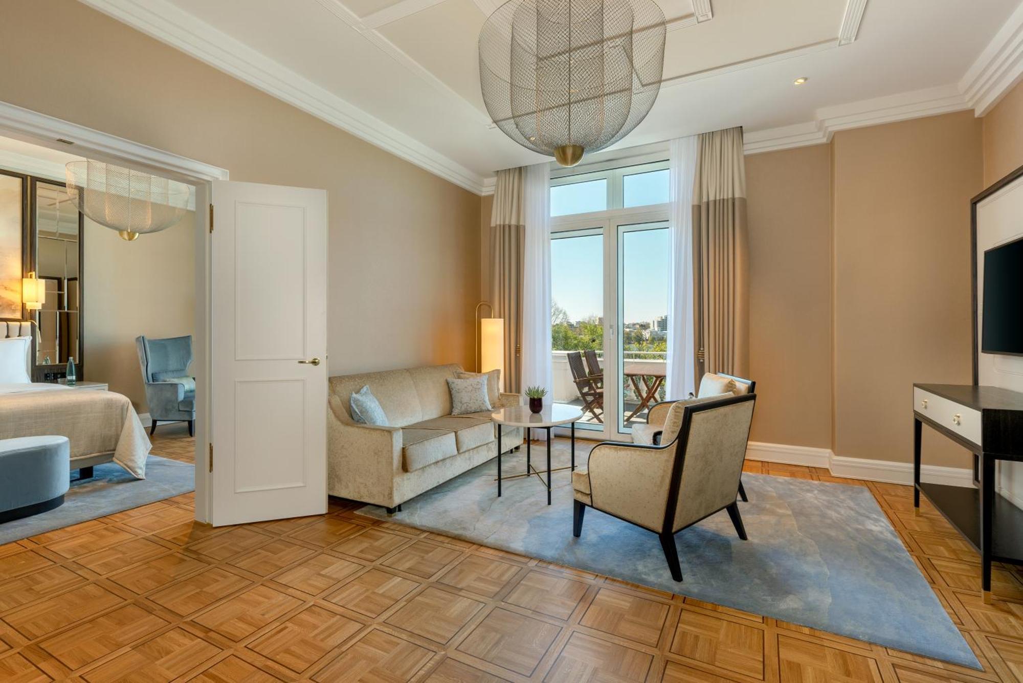 One-Bedroom King Suite Balcony Lake View