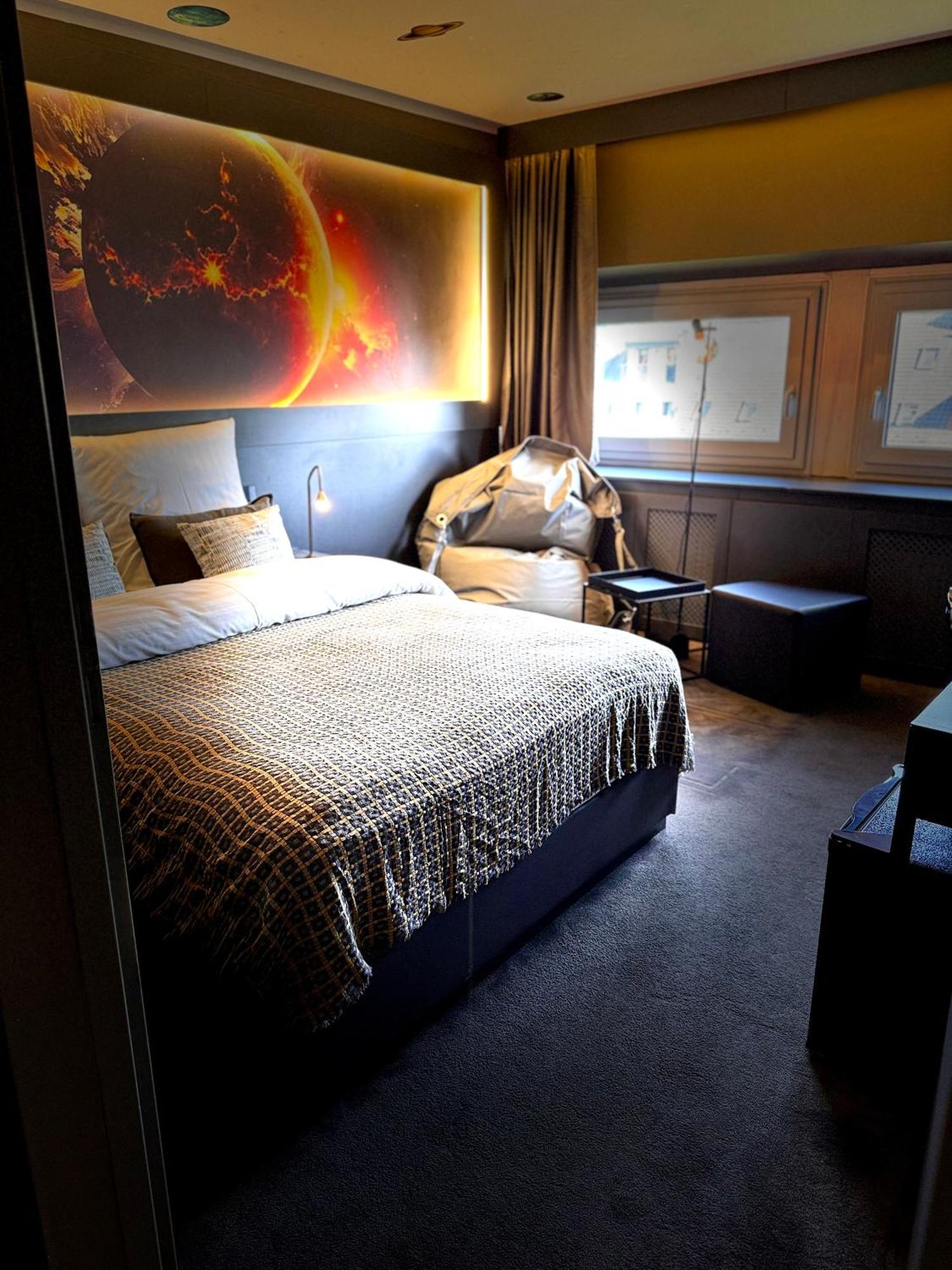 Cosmos 6-Bed Room,1773015378:JPEG