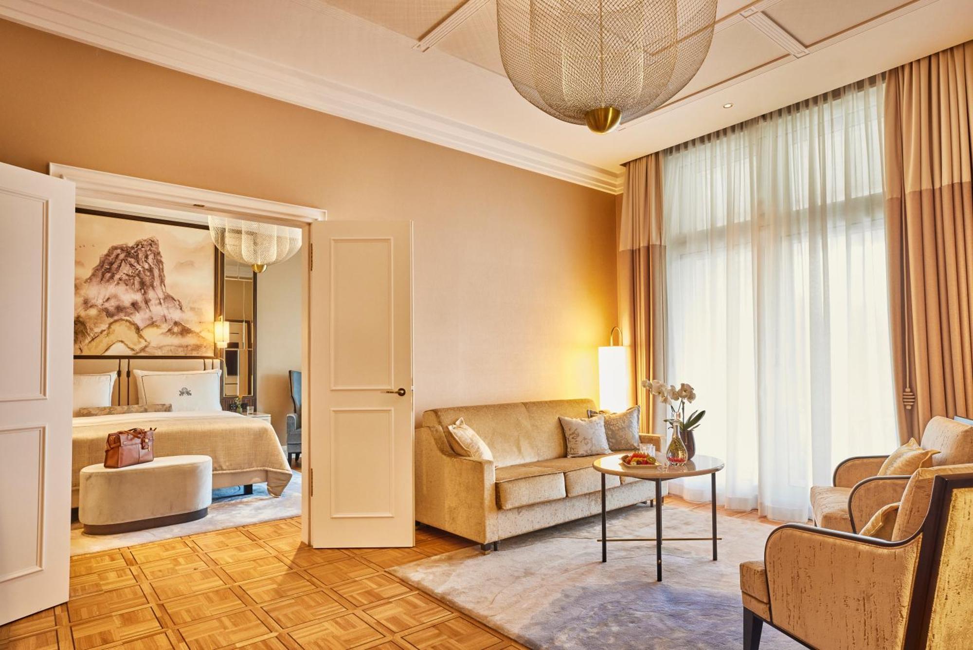 One-Bedroom King Suite Balcony Lake View