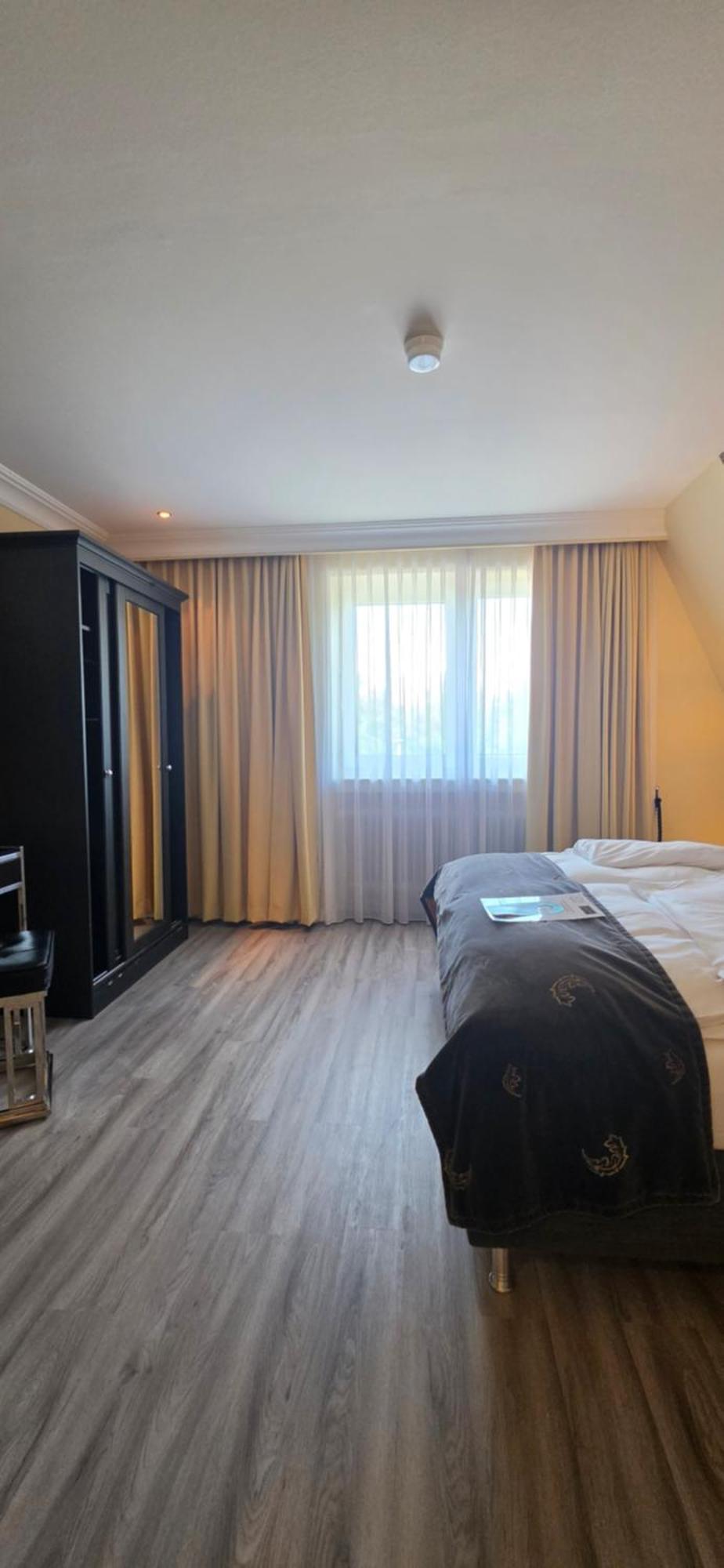 Deluxe King Size Double Room