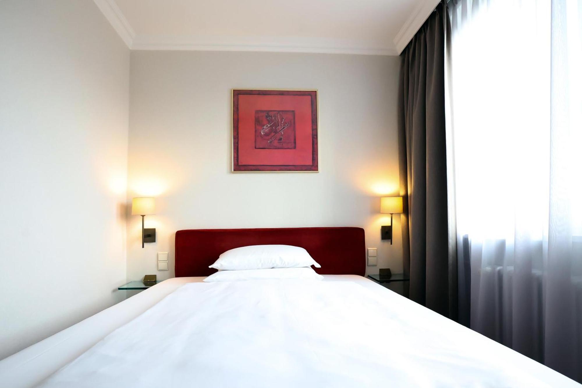 Standard Queen Room