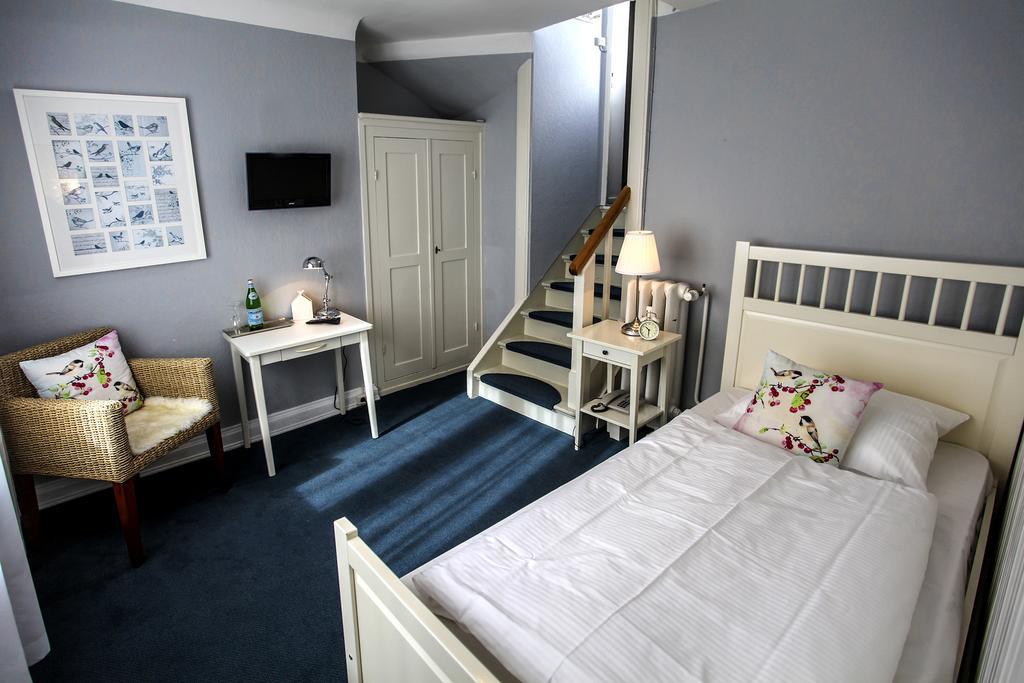 Single Room,757522807:JPEG