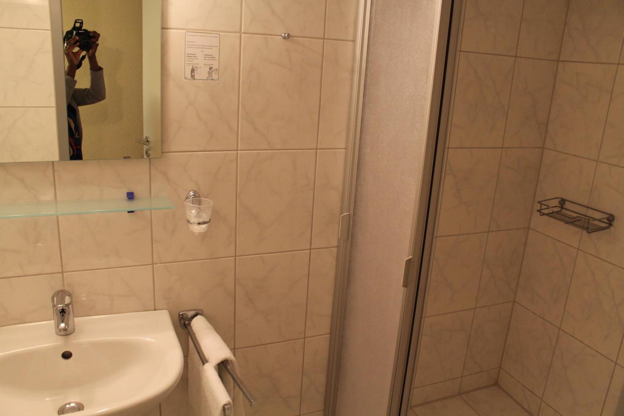 Single Room,1344799943:JPEG