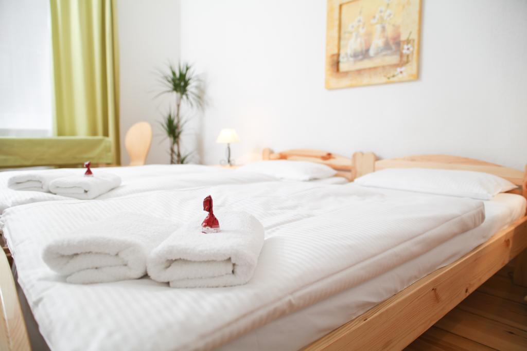 Dreibettzimmer mit Gemeinschaftsbad