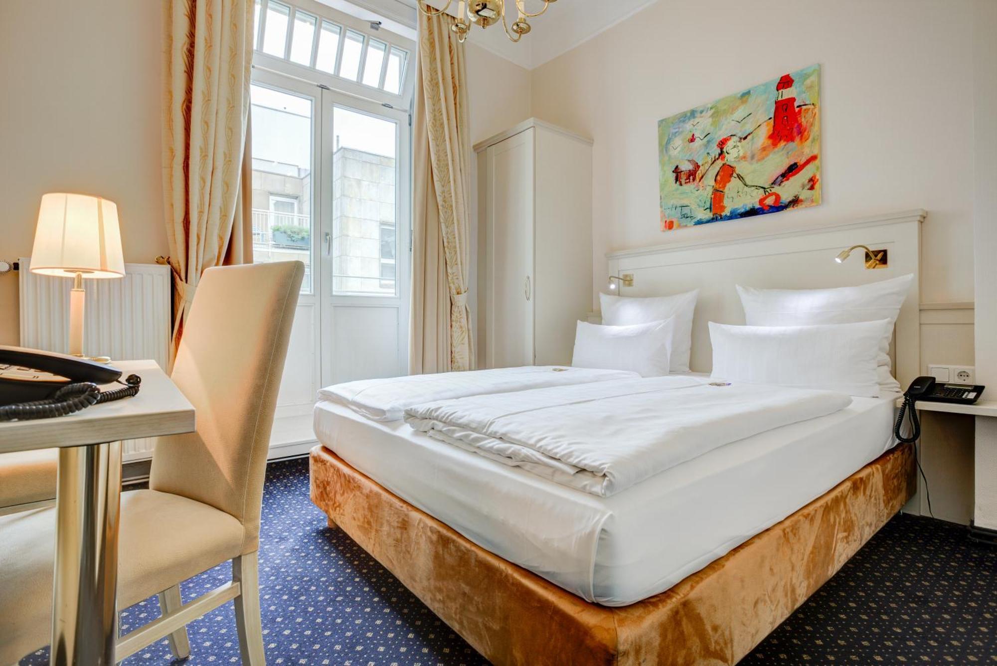Standard Room Queen-size Bed