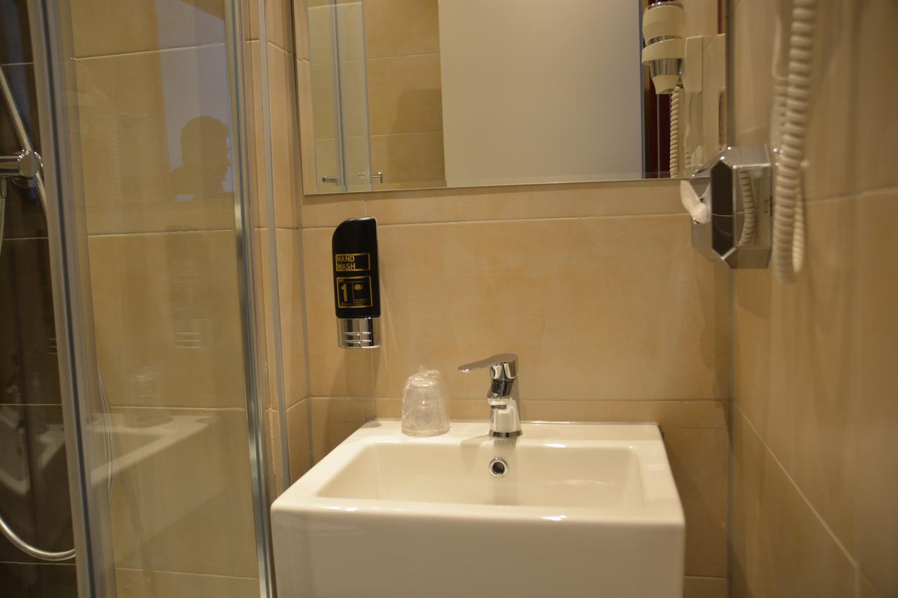 Single Room,646043925:JPEG