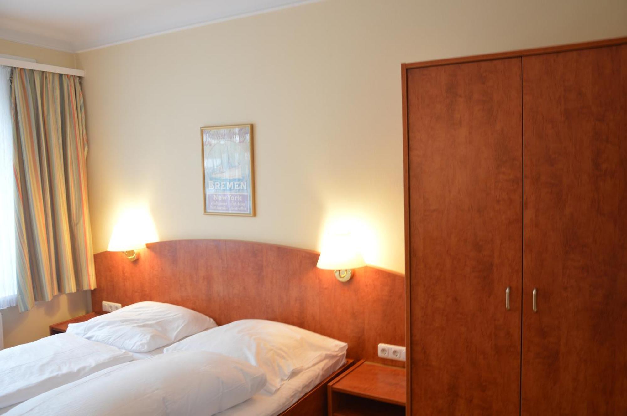 Double Room Private External Bathroom,1648889395:JPEG