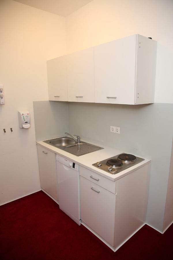 Dreibettzimmer mit Bad