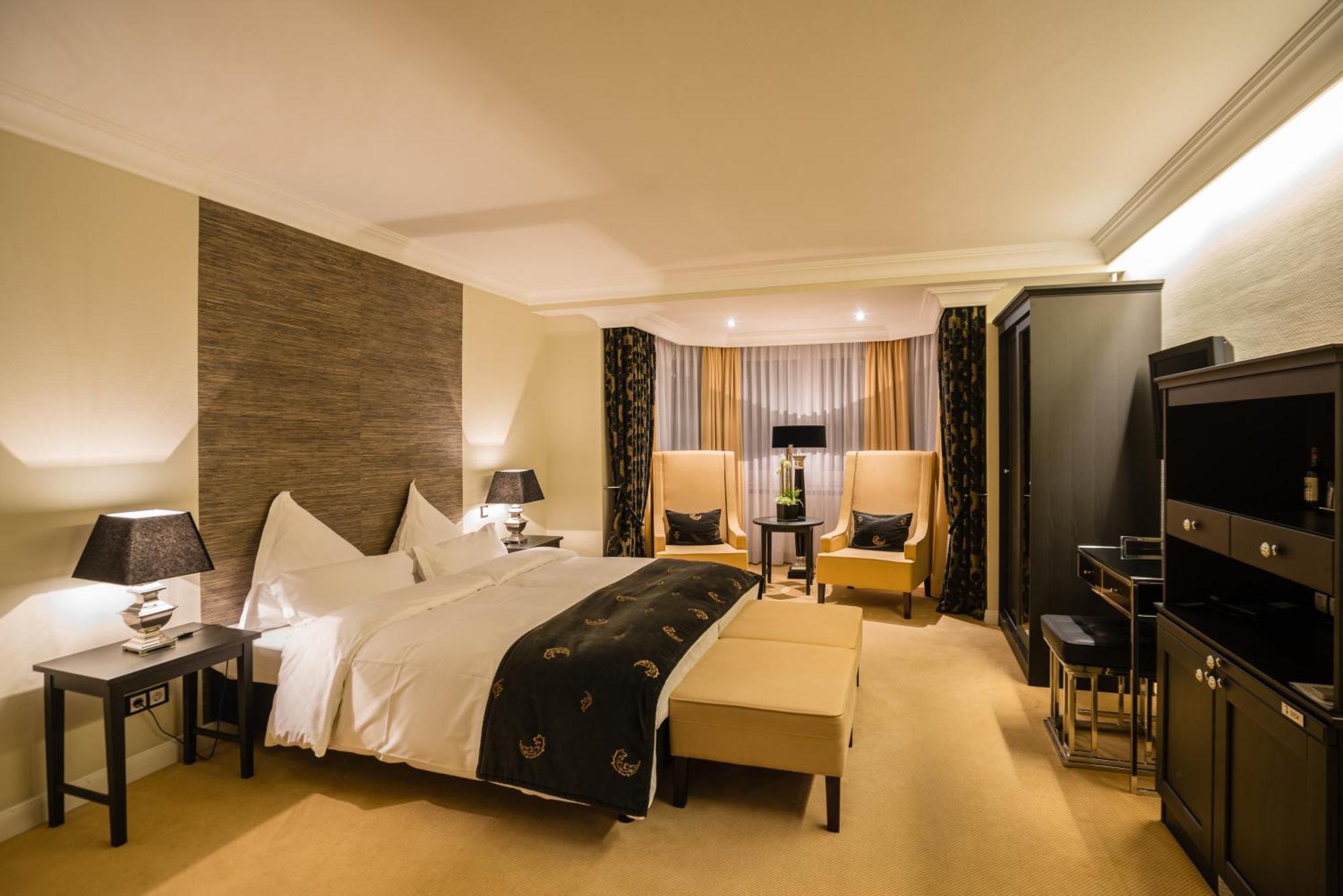 Deluxe King Size Double Room,700063420:JPEG