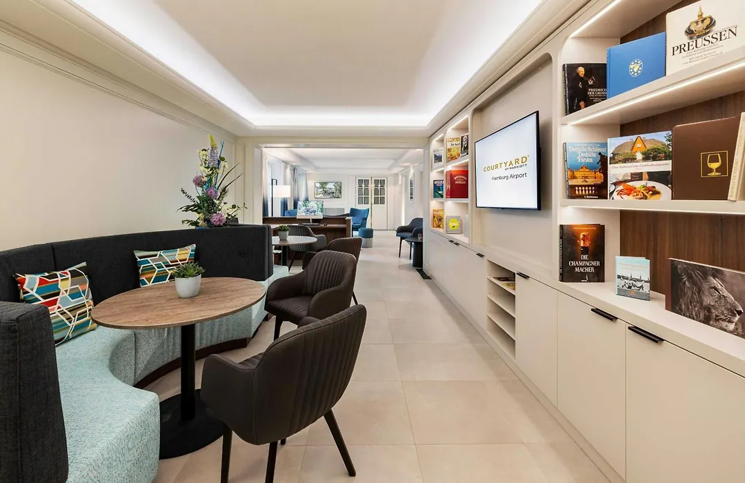 Courtyard By Marriott Hamburg Airport-1
