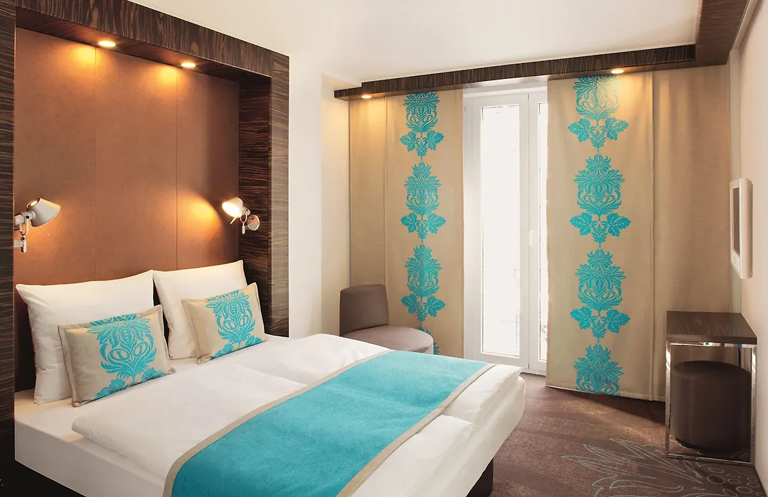 Motel One Hamburg-Airport-1