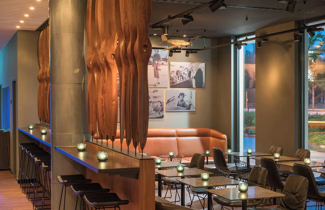 Motel One Hamburg-Airport-1
