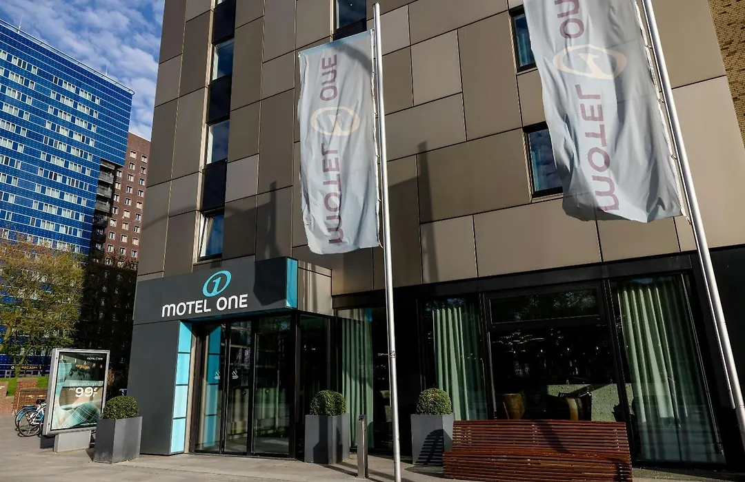 Motel One Hamburg-Alster-1