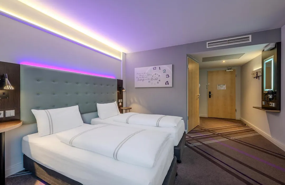 Premier Inn Hamburg City Centre-1