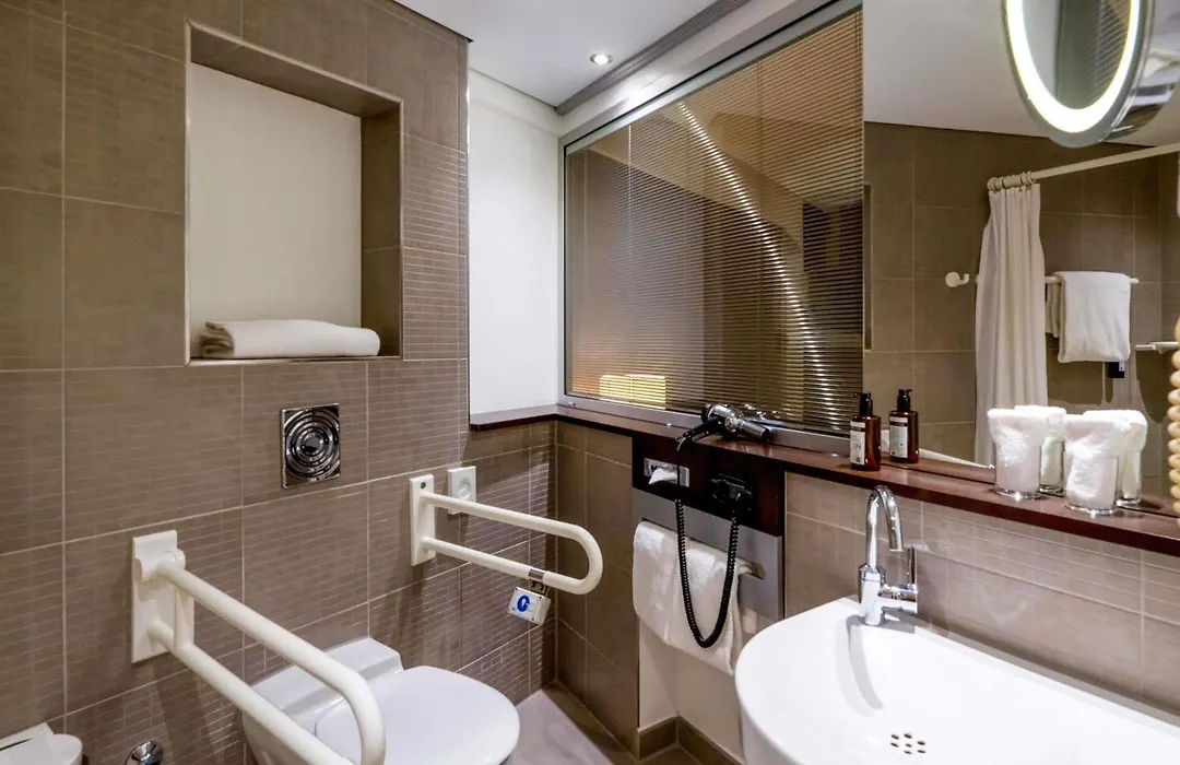 Mövenpick Hotel Hamburg-1