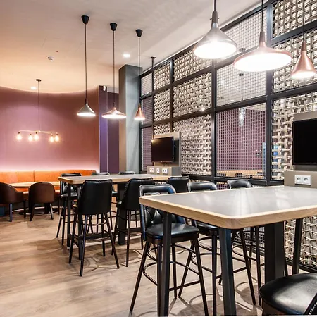 Premier Inn Hamburg St. Pauli-3