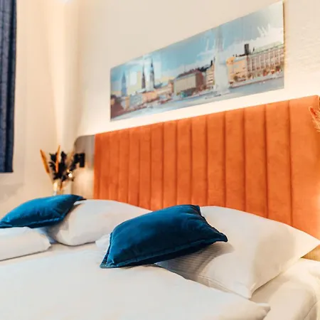 Hotel Commerz Hamburg By Uniqstay-2