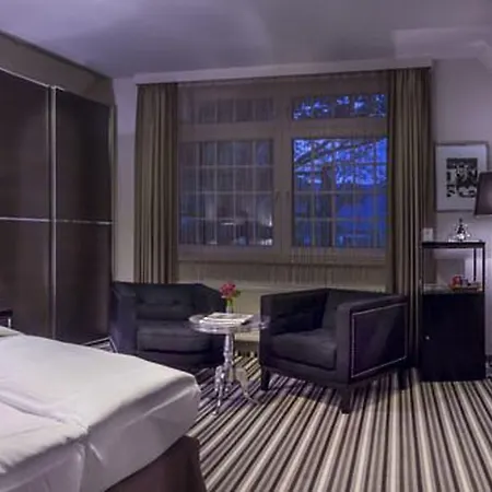 Boutique Hotel Poppenbütteler Hof-3