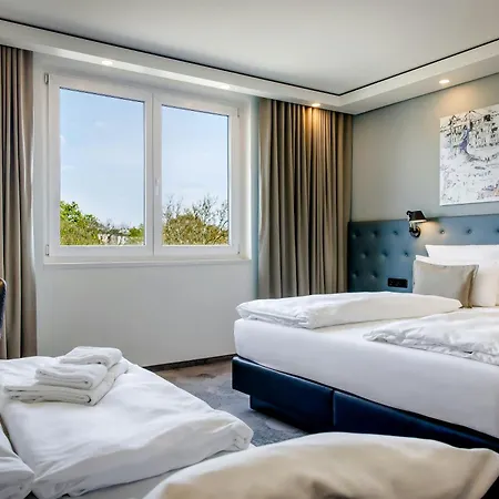 Motel One Hamburg-Altona-2