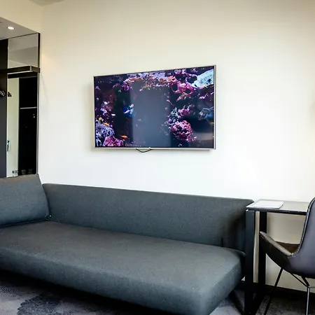 Motel One Hamburg-Altona-2