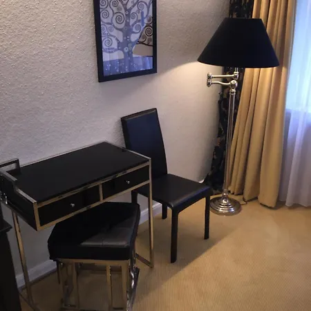 Business & More Boutique Hotel Hamburg-3